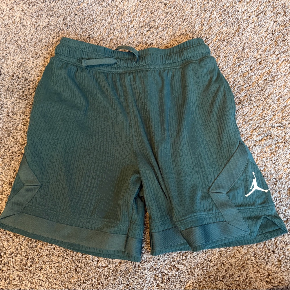 Michael Jordan Boys size Medium (10-12yrs) hunter green shorts